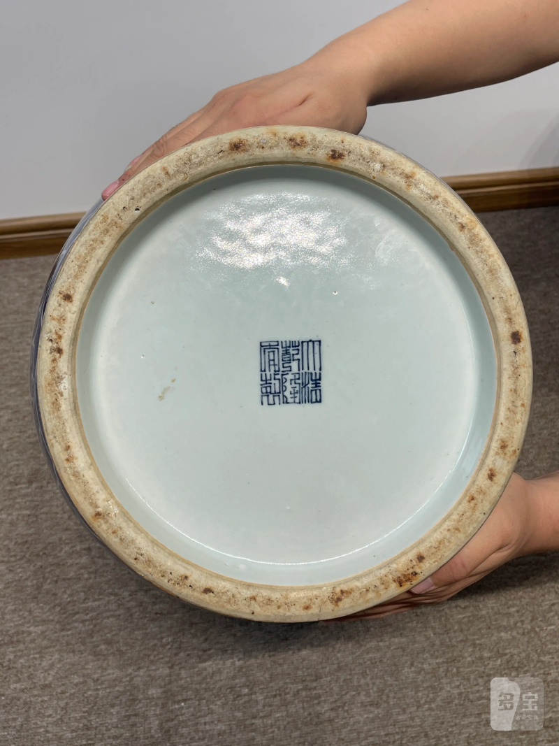 清晚期 仿乾隆青花缠枝莲纹大铺首尊 - 图11